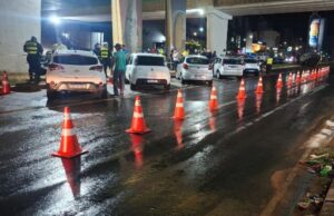 Polícia flagra cinco motoristas embriagados na Avenida do CPA