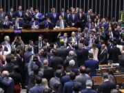 Câmara aprova aumentar gradualmente a licença paternidade para 20 dias