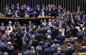 Câmara aprova aumentar gradualmente a licença paternidade para 20 dias