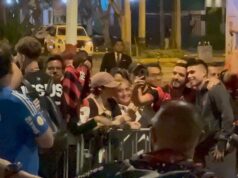 Campeão da Libertadores, Flamengo deixa hotel e inicia viagem de volta ao Rio; veja