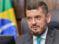 Comissão de Justiça da Alerj decide revogar prisão preventiva de Rodrigo Bacellar