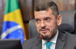 Comissão de Justiça da Alerj decide revogar prisão preventiva de Rodrigo Bacellar