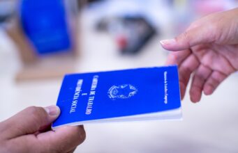 Desemprego fica em 5,2% em novembro e renova a menor taxa, diz IBGE