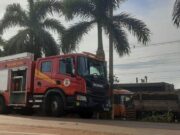 Bombeiros realizam desencarceramento de corpo de carro em acidente