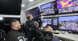 Copacabana espera 2,5 mi no réveillon; mar forte após chuva gera alerta