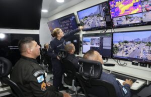 Copacabana espera 2,5 mi no réveillon; mar forte após chuva gera alerta