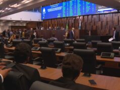 Plenário da Alerj decide revogar prisão de Bacellar