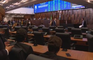 Plenário da Alerj decide revogar prisão de Bacellar