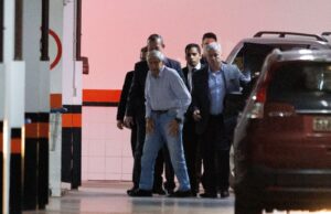 Heleno deixa o Comando Militar e começa a cumprir prisão domiciliar após decisão de Moraes; veja vídeo