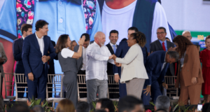 Ao lado de Lula, ministra participa de solenidade de inauguração de 107 obras da Educação e celebração de 99 mil escolas Conectadas