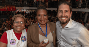 “A cultura salva vidas”, diz ministra Margareth Menezes ao receber Medalha Tiradentes no Circo Voador — Ministério da Cultura
