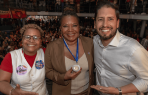 “A cultura salva vidas”, diz ministra Margareth Menezes ao receber Medalha Tiradentes no Circo Voador — Ministério da Cultura